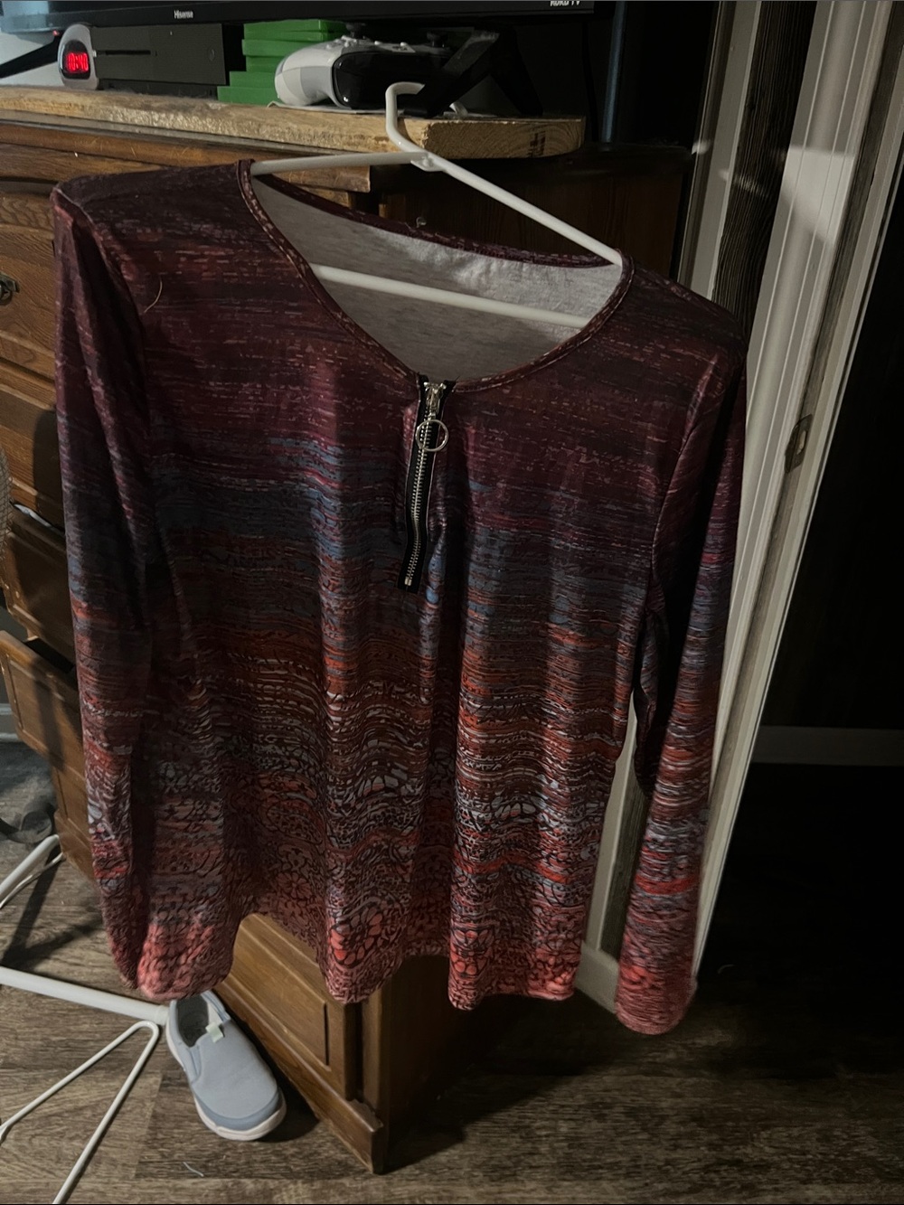Long-Sleeve Zip-Front Women's Top in Burgundy Ombre